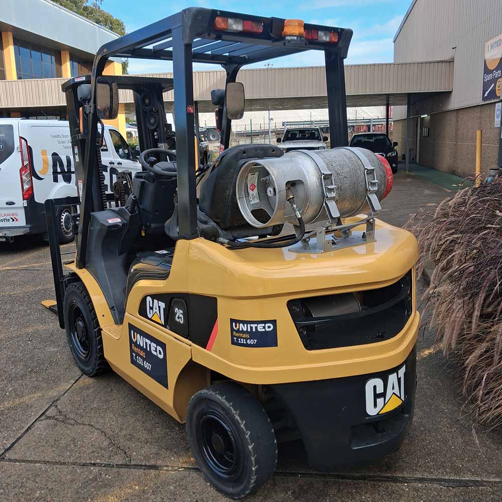 Used Cat 2.5T LPG Forklift 2010 GPE25NT - Image 2