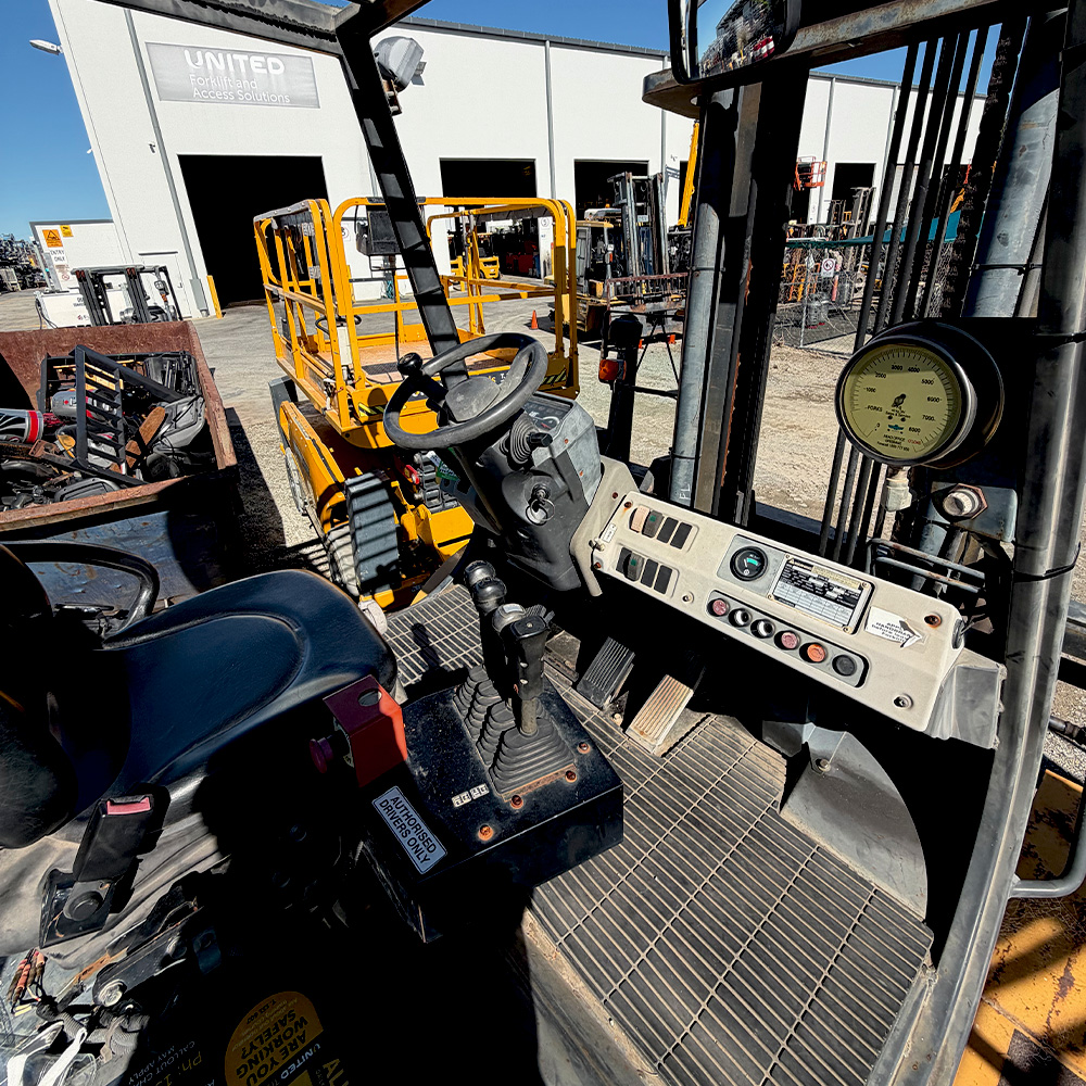 Used Cat 8.0T Diesel Forklift - Image 4