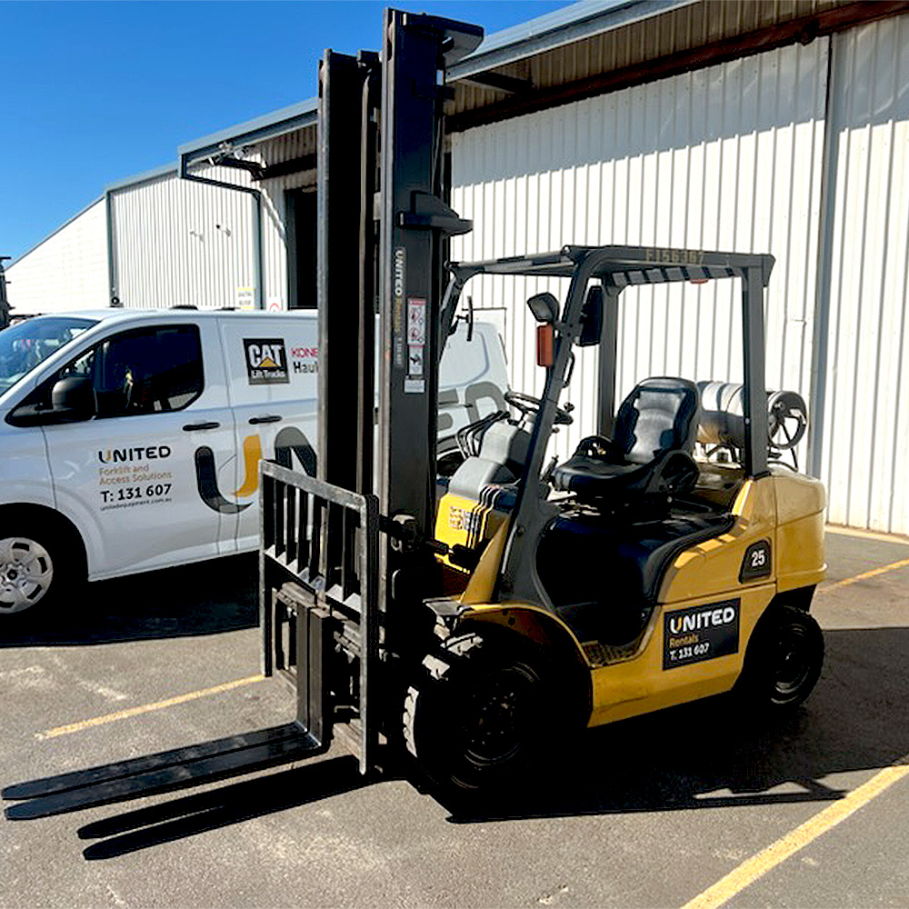 Used Cat 2.5T LPG Forklift – GP25NT - Image 3