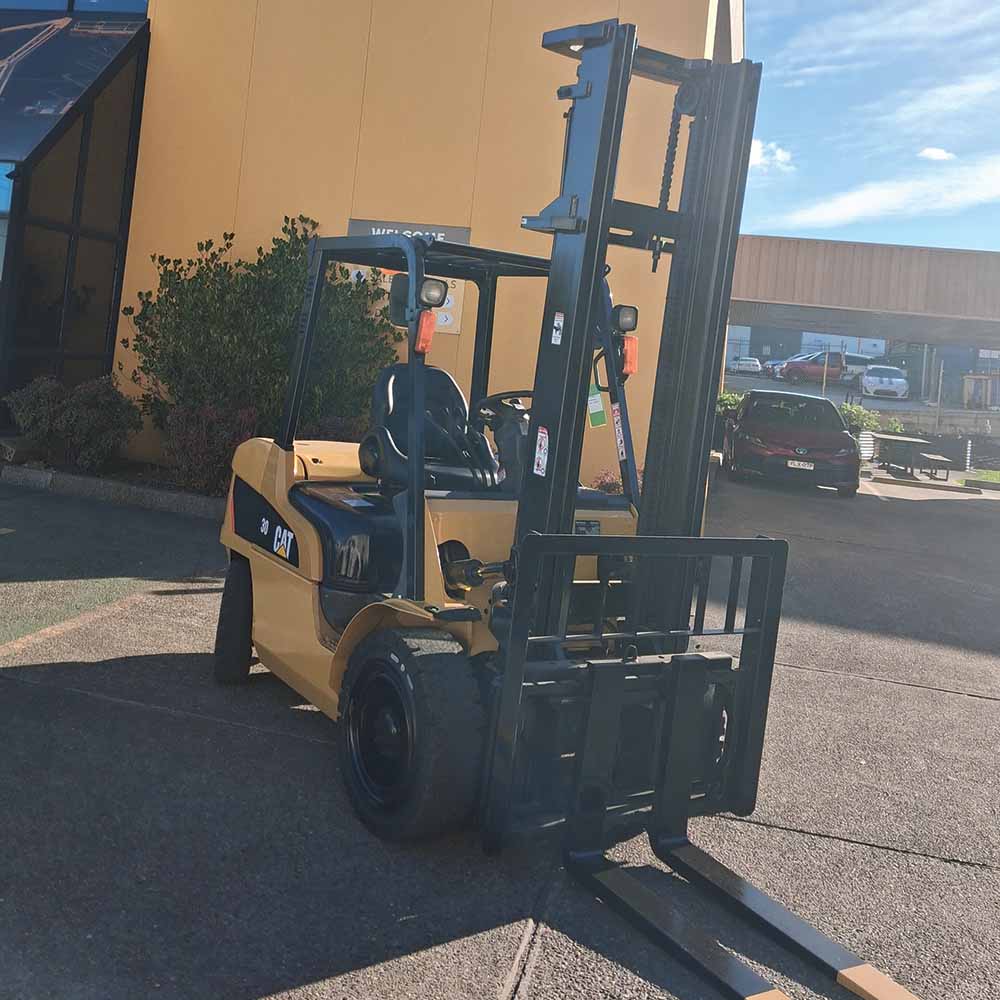 Used Cat 3.0T Diesel Forklift - DP30NT-C - Image 2