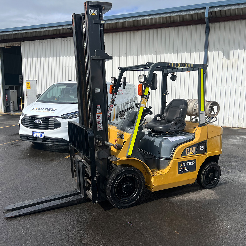 Used Cat 2.5T LPG Forklift - GP25NT - Image 2
