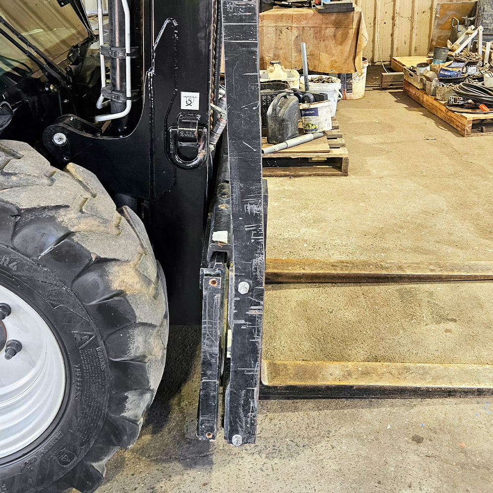 Used Manitou 3.0T Diesel Forklift - MCX 30-4 - Image 5