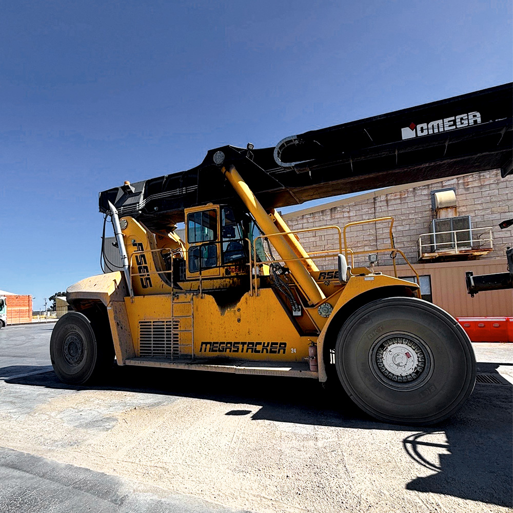 Used Omega 45.0T 5 High Diesel Reach Stacker - Image 3