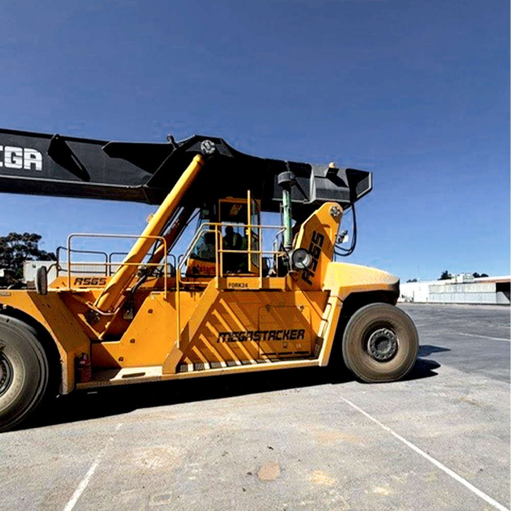 Used Omega 45.0T 5 High Diesel Reach Stacker - Image 5