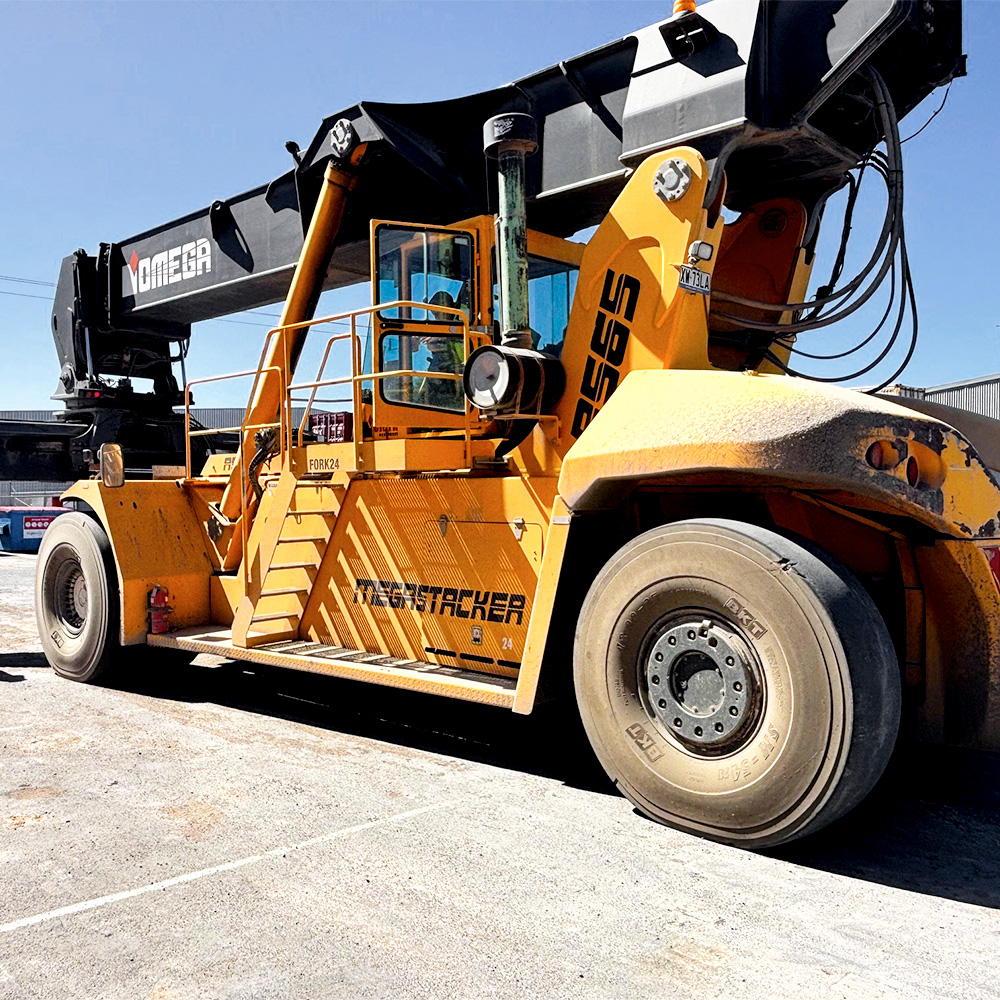 Used Omega 45.0T 5 High Diesel Reach Stacker - Image 10