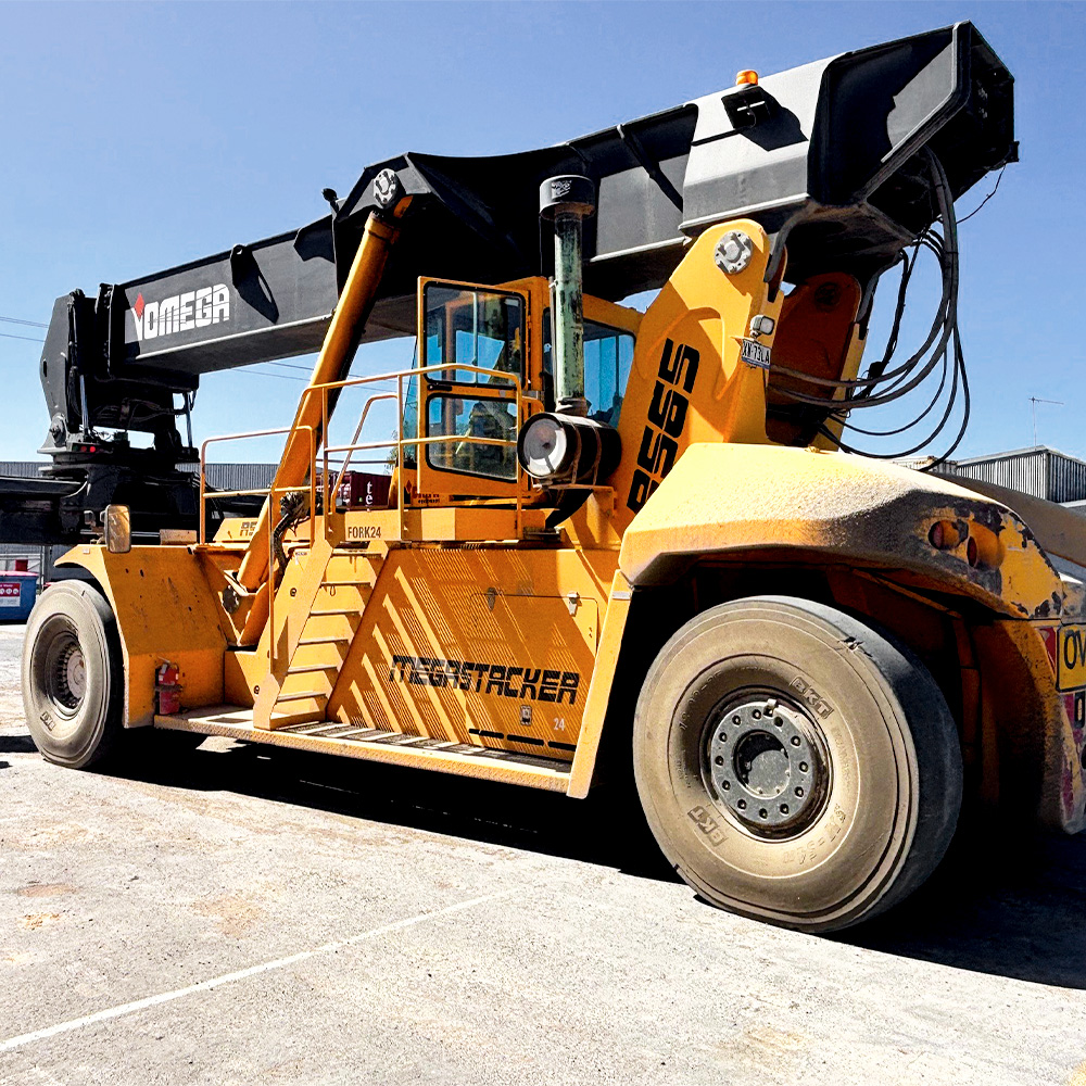 Used Omega 45.0T 5 High Diesel Reach Stacker - Image 11