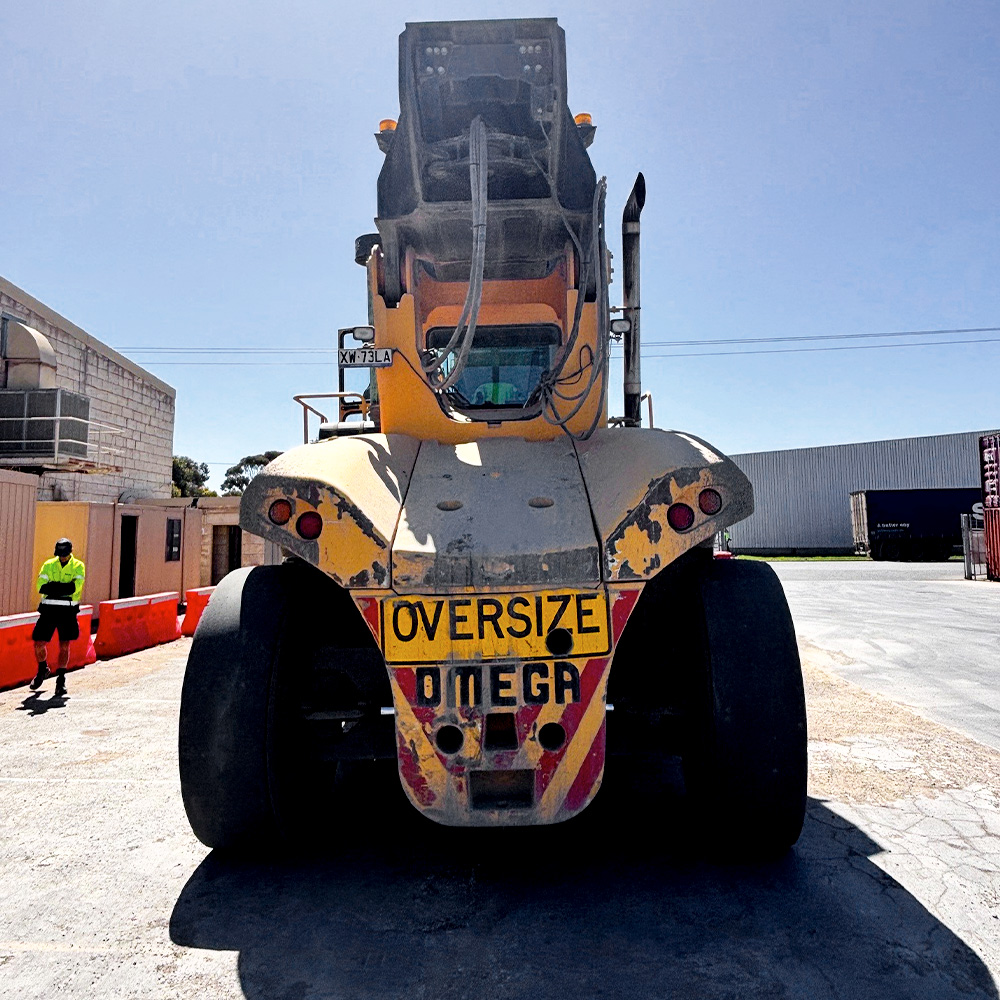 Used Omega 45.0T 5 High Diesel Reach Stacker - Image 15